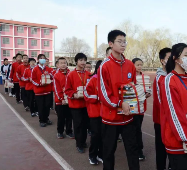经过校园园区双场景育人培养新式学徒和现场工程师 经过校园园区双场景育人培养新式学徒和现场工程师